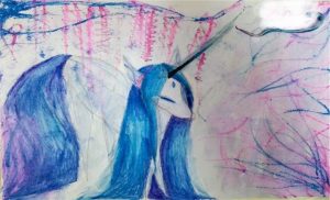 Tinejdžerica (14 godina) kroz art terapijski proces crta jednoroga vodenim bojama kao prikaz nečega što voli.