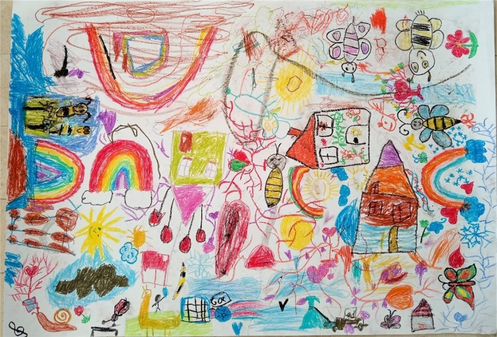 Djeca u bolničkoj čekaonici sudjeluju u otvorenom studiju art terapije kroz slobodno likovno izražavanje.